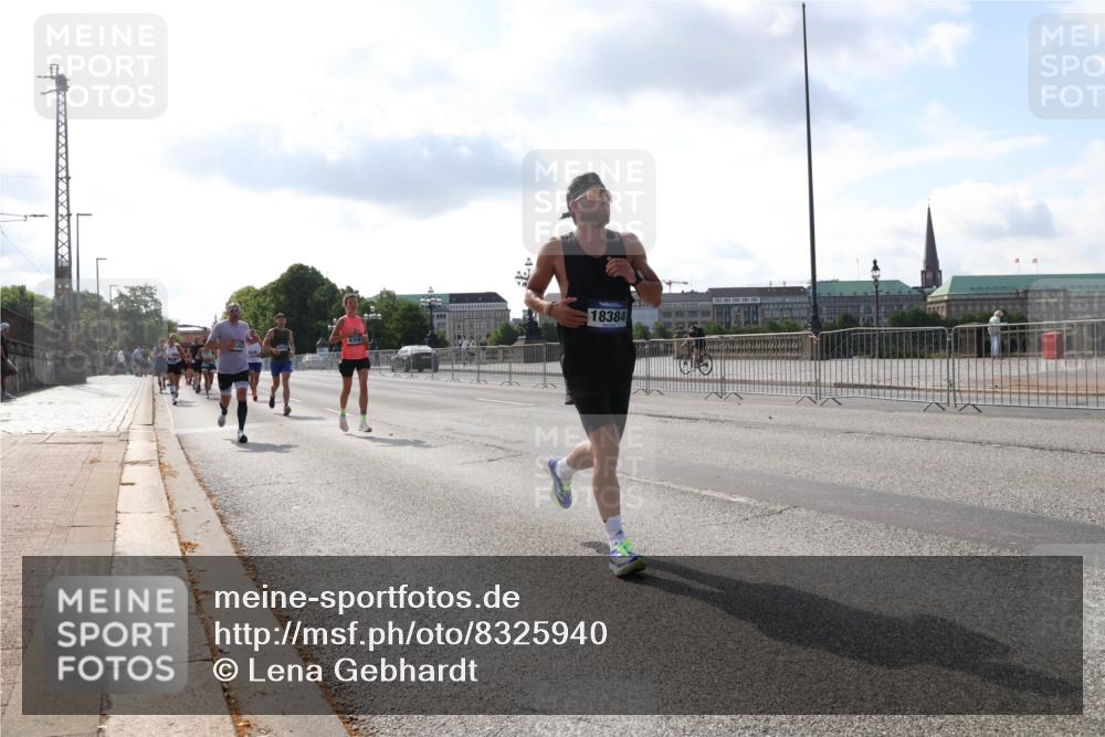 29.06.2025 - hella hamburg halbmarathon Lena Gebhardt http://msf.ph/oto/8325940 29.06.2025 09:48:35 Lombardsbrücke 18384, 1042, 1290, 1385, 1505, 1710, 1743, 2262, 2399, 2767, 3480, 3547, 3959, 4359, 4381, 4860, 5003, 5091, 5307, 5315, 5554, 5709, 6684, 6829, 6993, 7152, 7154, 7884, 8121, 8571, 8933, 9403, 9643, 10190, 10404, 10793, 10852, 11202, 11227, 11620, 11929, 12044, 12051, 12488, 12514, 12916, 13483, 13595, 13940, 13975, 14875, 14908, 15931, 15959, 16119 meine-sportfotos.de