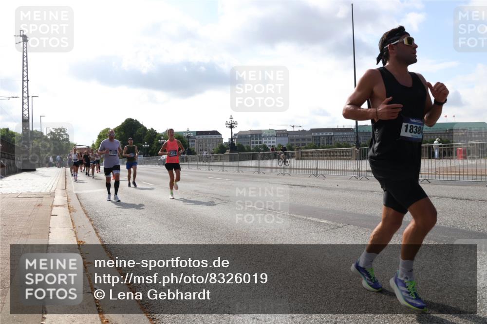 29.06.2025 - hella hamburg halbmarathon Lena Gebhardt http://msf.ph/oto/8326019 29.06.2025 09:48:35 Lombardsbrücke 15303, 18384, 1042, 1290, 1385, 1505, 1710, 1743, 2262, 2399, 2767, 3480, 3547, 3959, 4359, 4381, 4860, 5003, 5091, 5307, 5315, 5554, 5709, 6684, 6829, 6993, 7152, 7154, 7884, 8121, 8571, 8933, 9403, 9643, 10190, 10404, 10793, 10852, 11202, 11227, 11620, 11929, 12044, 12051, 12488, 12514, 12916, 13483, 13595, 13940, 13975, 14875, 14908, 15931, 15959, 16119 meine-sportfotos.de