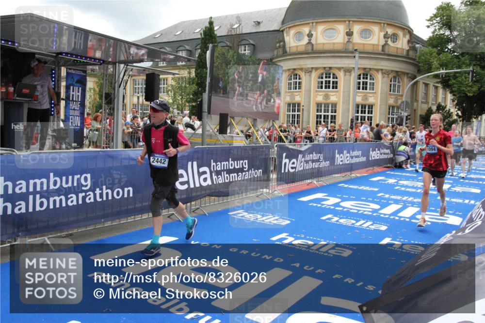 29.06.2025 - hella hamburg halbmarathon Michael Strokosch http://msf.ph/oto/8326026 29.06.2025 10:48:50 Ziel 1094, 1884, 1892, 2442, 9482, 11519, 12533, 15309, 15384, 16653, 17007 meine-sportfotos.de