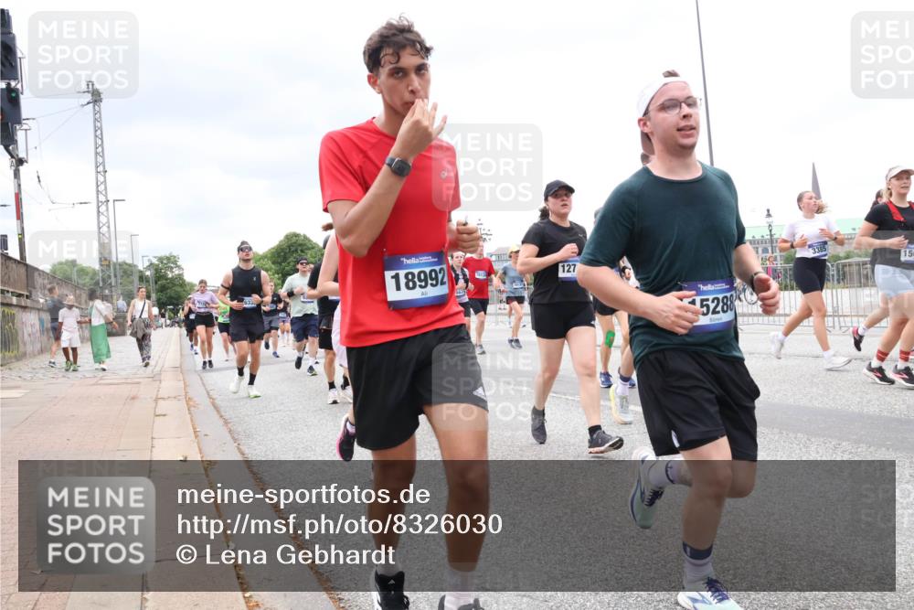 29.06.2025 - hella hamburg halbmarathon Lena Gebhardt http://msf.ph/oto/8326030 29.06.2025 10:57:46 Lombardsbrücke 18992, 5875, 1613, 127, 5288, 3385, 150, 1123, 1242, 1248, 1265, 1388, 1643, 2015, 2041, 2451, 2567, 2900, 3191, 3385, 3388, 3433, 3644, 3750, 3936, 3954, 4059, 4180, 4197, 4429, 4521, 4830, 5117, 5632, 5676, 5736, 5738, 6316, 6337, 6827, 6857, 6916, 7172, 7193, 7556, 7720, 7728, 7977, 7990, 8035, 8159, 8287, 8386, 8474, 8540, 8552, 8708, 8713, 8773, 8853, 8873, 9059, 9180, 9233, 9318, 9394, 9398, 9436, 9481, 9496, 9613, 9832 meine-sportfotos.de