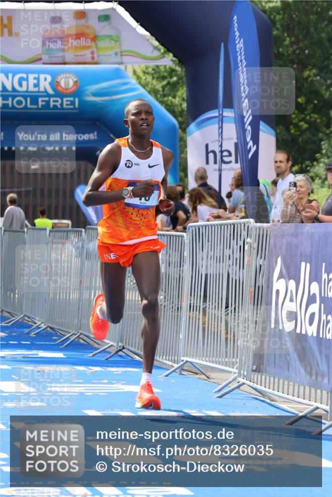 29.06.2025 - hella hamburg halbmarathon Strokosch-Dieckow http://msf.ph/oto/8326035 29.06.2025 10:02:44 Ziel 10 meine-sportfotos.de