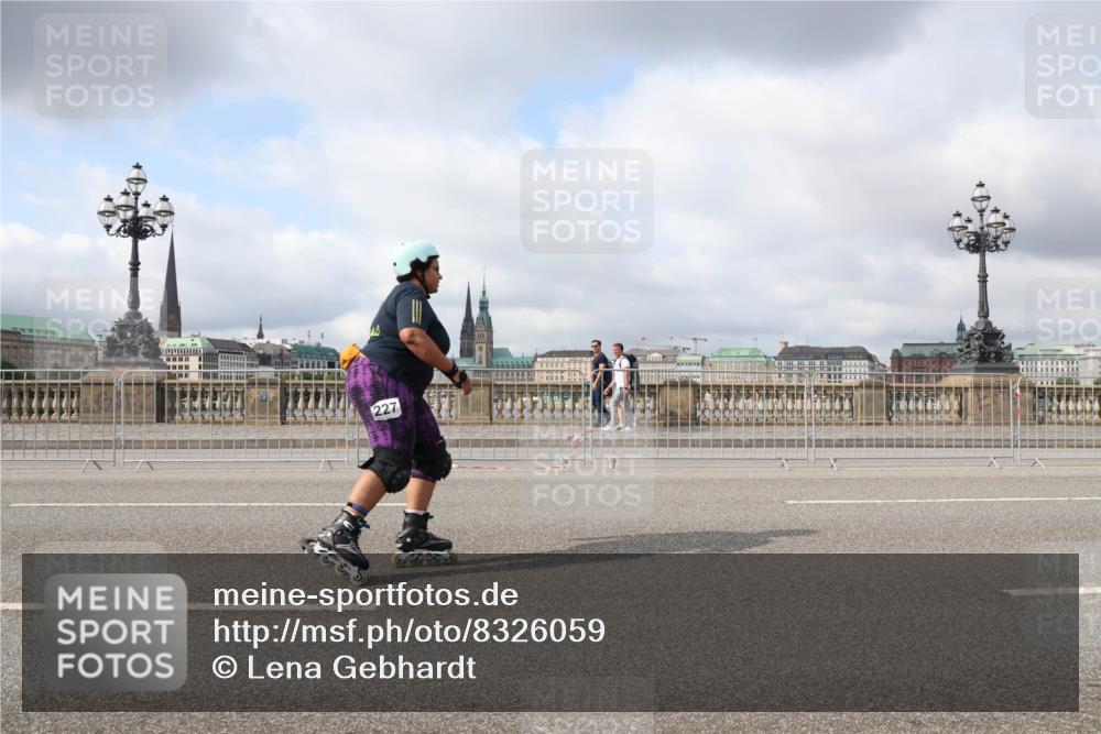 29.06.2025 - hella hamburg halbmarathon Lena Gebhardt http://msf.ph/oto/8326059 29.06.2025 09:08:12 Lombardsbrücke 227 meine-sportfotos.de