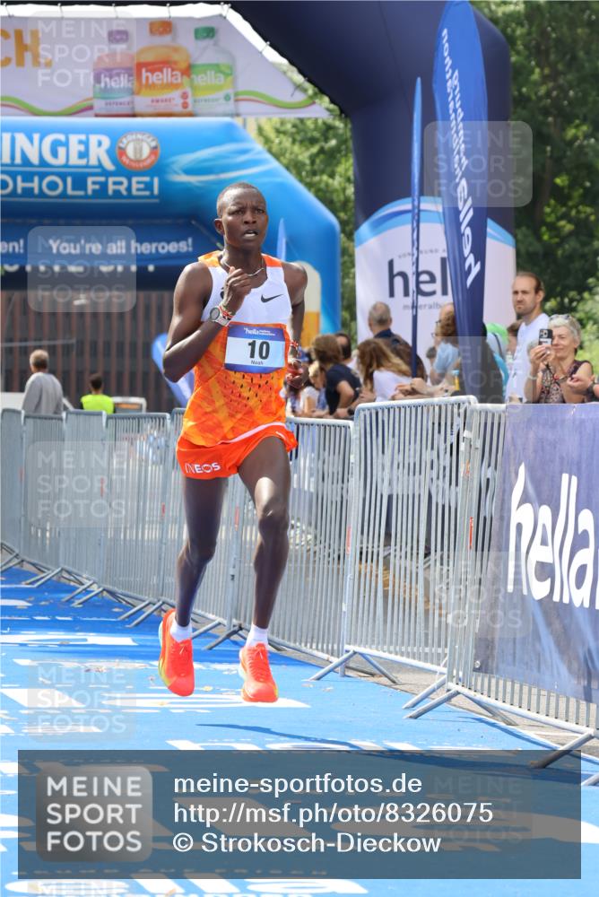 29.06.2025 - hella hamburg halbmarathon Strokosch-Dieckow http://msf.ph/oto/8326075 29.06.2025 10:02:44 Ziel 10 meine-sportfotos.de