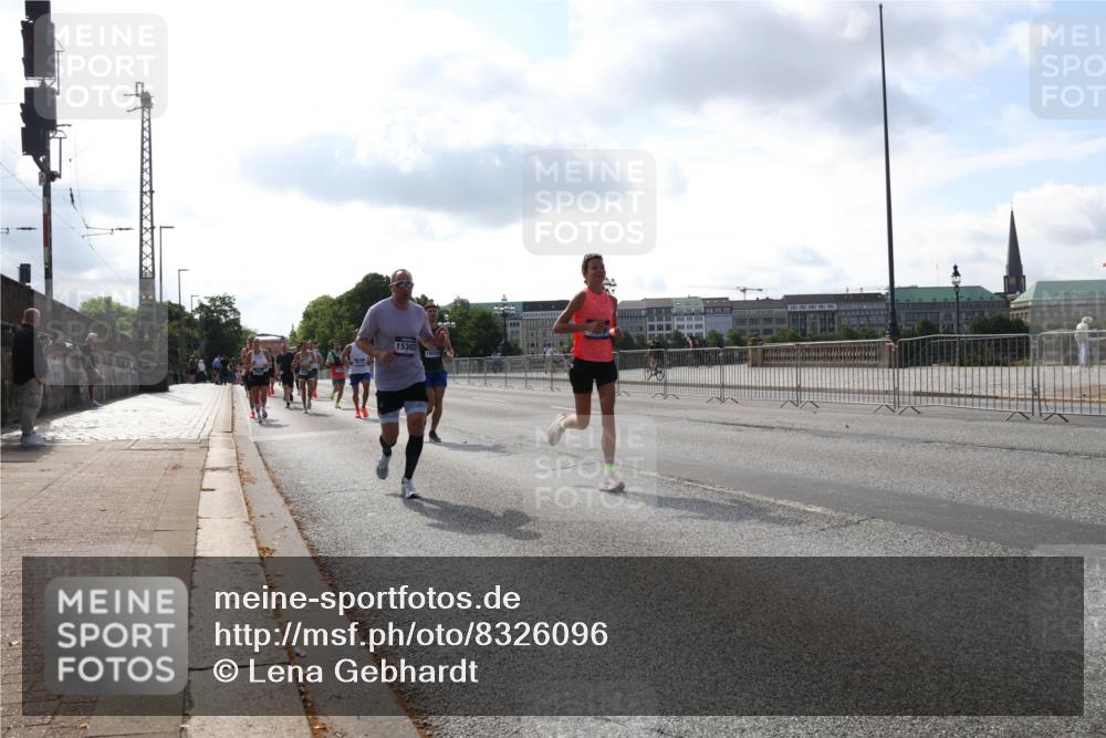 29.06.2025 - hella hamburg halbmarathon Lena Gebhardt http://msf.ph/oto/8326096 29.06.2025 09:48:36 Lombardsbrücke 15303, 18259, 1042, 1290, 1385, 1505, 1710, 1743, 2262, 2399, 2767, 3480, 3547, 3959, 4359, 4381, 4860, 5003, 5091, 5307, 5315, 5554, 5709, 6684, 6829, 6993, 7152, 7154, 7884, 8121, 8571, 8933, 9403, 9643, 10190, 10404, 10793, 10852, 11620, 11929, 12044, 12051, 12488, 12514, 12916, 13483, 13595, 13940, 13975, 14875, 14908, 15931, 15959, 16119 meine-sportfotos.de