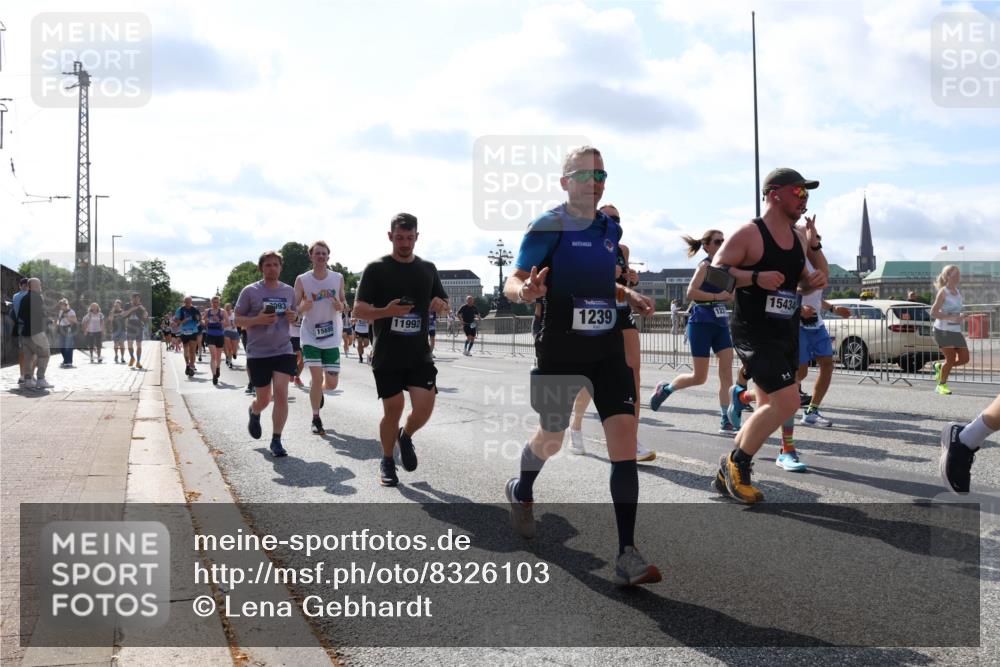 29.06.2025 - hella hamburg halbmarathon Lena Gebhardt http://msf.ph/oto/8326103 29.06.2025 10:00:14 Lombardsbrücke 993, 15695, 11992, 1239, 12, 127, 15434, 1006, 1019, 1125, 1180, 1239, 1264, 1526, 1544, 1681, 1834, 1914, 2027, 2086, 2099, 2159, 2346, 2348, 2364, 2426, 2447, 2582, 2584, 2606, 2652, 2676, 2677, 2730, 2910, 2982, 3042, 3177, 3181, 3319, 3400, 3794, 3836, 3861, 3898, 4013, 4231, 4419, 4579, 4594, 4632, 4767, 4772, 4796, 4813, 4940, 4945, 5015, 5134, 5272, 5277, 5341, 5643, 5728, 6082, 6084, 6104, 6174, 6201, 6202, 6220, 6260, 6462, 6470, 6581, 6587 meine-sportfotos.de