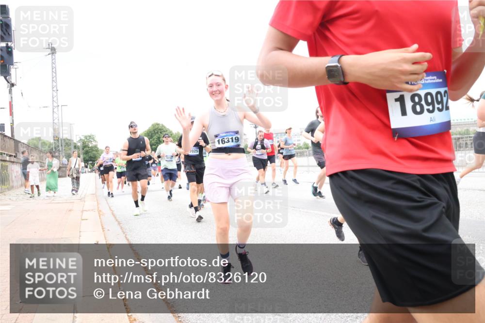 29.06.2025 - hella hamburg halbmarathon Lena Gebhardt http://msf.ph/oto/8326120 29.06.2025 10:57:46 Lombardsbrücke 7025, 16319, 18992, 1123, 1242, 1248, 1265, 1388, 1643, 2015, 2041, 2451, 2567, 2900, 3191, 3385, 3388, 3433, 3644, 3750, 3936, 3954, 4059, 4180, 4197, 4429, 4521, 4830, 5117, 5632, 5676, 5736, 5738, 6316, 6337, 6827, 6857, 6916, 7172, 7193, 7556, 7720, 7728, 7977, 7990, 8035, 8159, 8287, 8386, 8474, 8540, 8552, 8708, 8713, 8773, 8853, 8873, 9059, 9180, 9233, 9318, 9394, 9398, 9436, 9481, 9496, 9613, 9832 meine-sportfotos.de