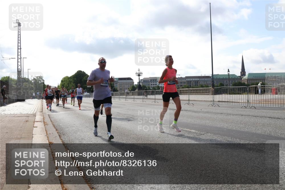 29.06.2025 - hella hamburg halbmarathon Lena Gebhardt http://msf.ph/oto/8326136 29.06.2025 09:48:37 Lombardsbrücke 15303, 1042, 1290, 1385, 1505, 1710, 1743, 2262, 2399, 2767, 3480, 3547, 3959, 4359, 4381, 4860, 5003, 5307, 5315, 5554, 5709, 6684, 6829, 6993, 7152, 7154, 7884, 8121, 8571, 8933, 9403, 9643, 10190, 10404, 10738, 10793, 10852, 11620, 11929, 12044, 12051, 12488, 12514, 12916, 13483, 13595, 13940, 13975, 14875, 14908, 15931, 15959, 16119 meine-sportfotos.de