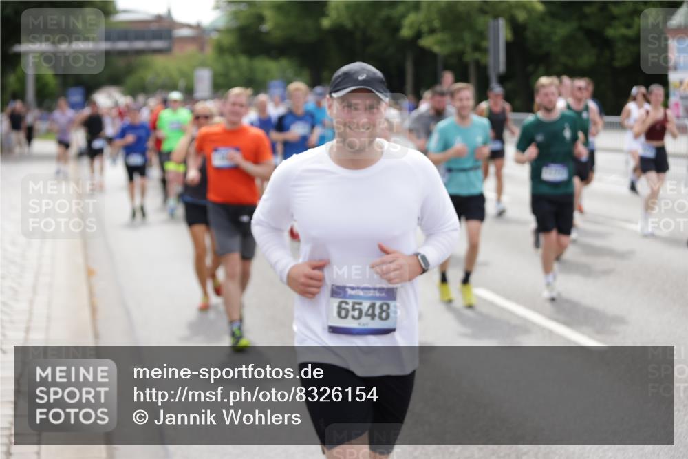 29.06.2025 - hella hamburg halbmarathon Jannik Wohlers http://msf.ph/oto/8326154 29.06.2025 10:39:49 Lombardsbrücke 1018, 1037, 1291, 1691, 2019, 2109, 2254, 2515, 2572, 2866, 2888, 3237, 3295, 3515, 3607, 3808, 3810, 4173, 4271, 4471, 4756, 5113, 5263, 5351, 5352, 5877, 5901, 5975, 6097, 6463, 6548, 6673, 6750, 6866, 6876, 6890, 6920, 7108, 7174, 7675, 7850, 8815, 9187, 9495, 10474, 10806, 10818, 10953, 11176, 11188, 11244, 11653, 11717, 11970, 11973, 12364, 12444, 12501, 12760, 13005, 13069, 13290, 13410, 13466, 13577, 13651, 14851, 15549, 15927, 16681, 17318 meine-sportfotos.de