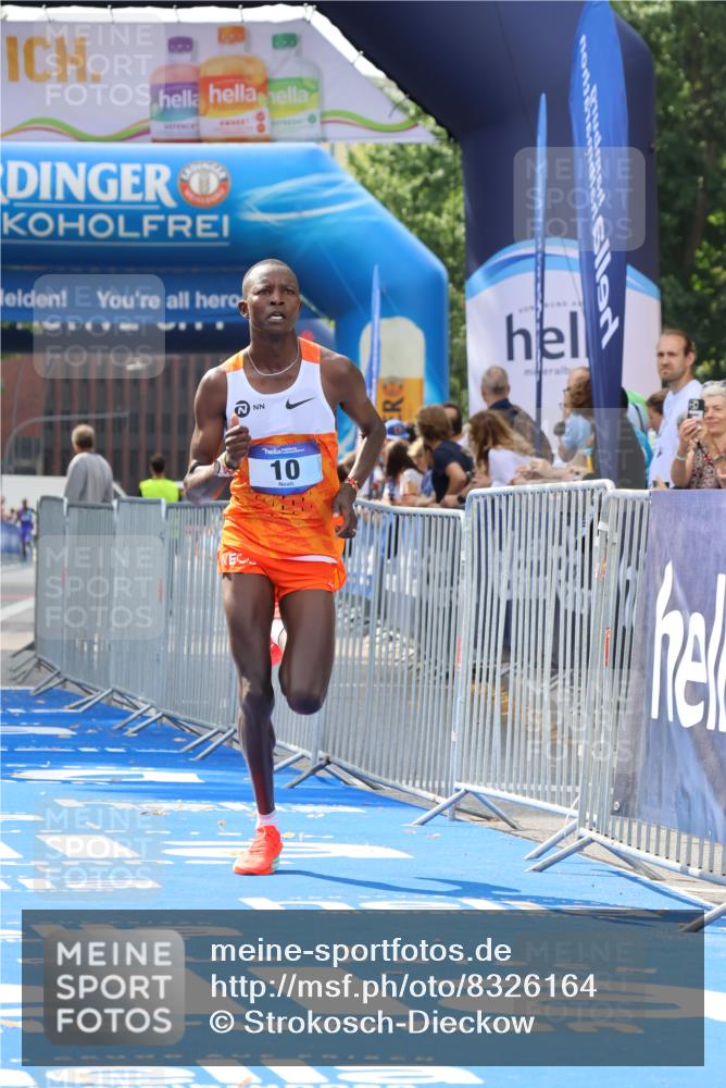 29.06.2025 - hella hamburg halbmarathon Strokosch-Dieckow http://msf.ph/oto/8326164 29.06.2025 10:02:43 Ziel 10 meine-sportfotos.de