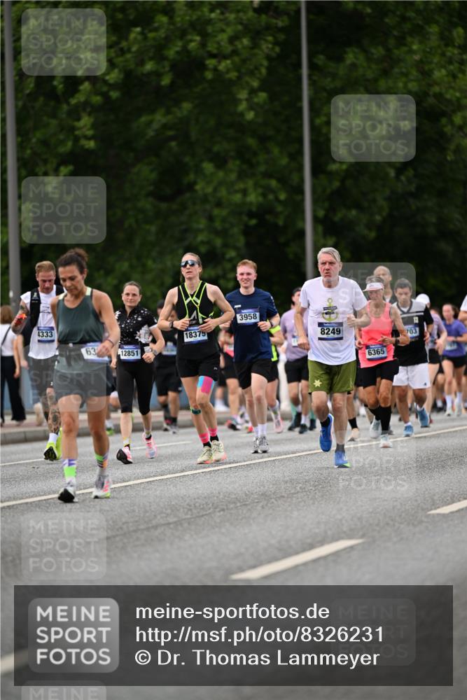 29.06.2025 - hella hamburg halbmarathon Dr. Thomas Lammeyer http://msf.ph/oto/8326231 29.06.2025 10:39:30 Kennedybrücke 1417, 1497, 1821, 1849, 2198, 2265, 2787, 3170, 3409, 3958, 4333, 4564, 4696, 4703, 5027, 5793, 6029, 6335, 6365, 6379, 6397, 6471, 6571, 6746, 6803, 6859, 7020, 7386, 7733, 8249, 8296, 9342, 9803, 10335, 10358, 10360, 10393, 10464, 11320 meine-sportfotos.de