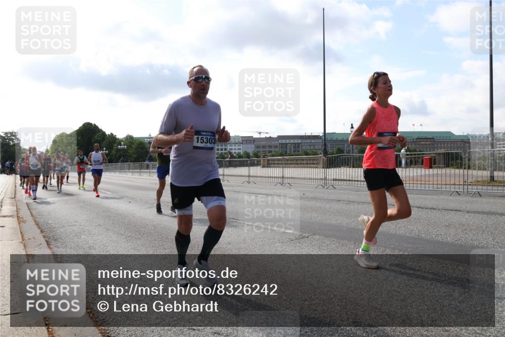 29.06.2025 - hella hamburg halbmarathon Lena Gebhardt http://msf.ph/oto/8326242 29.06.2025 09:48:37 Lombardsbrücke 15303, 1042, 1290, 1385, 1505, 1710, 1743, 2262, 2399, 2767, 3480, 3547, 3959, 4359, 4381, 4860, 5003, 5307, 5315, 5554, 5709, 6684, 6829, 6993, 7152, 7154, 7884, 8121, 8571, 8933, 9403, 9643, 10190, 10404, 10738, 10793, 10852, 11620, 11929, 12044, 12051, 12488, 12514, 12916, 13483, 13595, 13940, 13975, 14875, 14908, 15931, 15959, 16119 meine-sportfotos.de