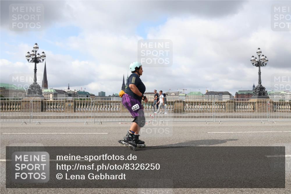 29.06.2025 - hella hamburg halbmarathon Lena Gebhardt http://msf.ph/oto/8326250 29.06.2025 09:08:12 Lombardsbrücke 227 meine-sportfotos.de