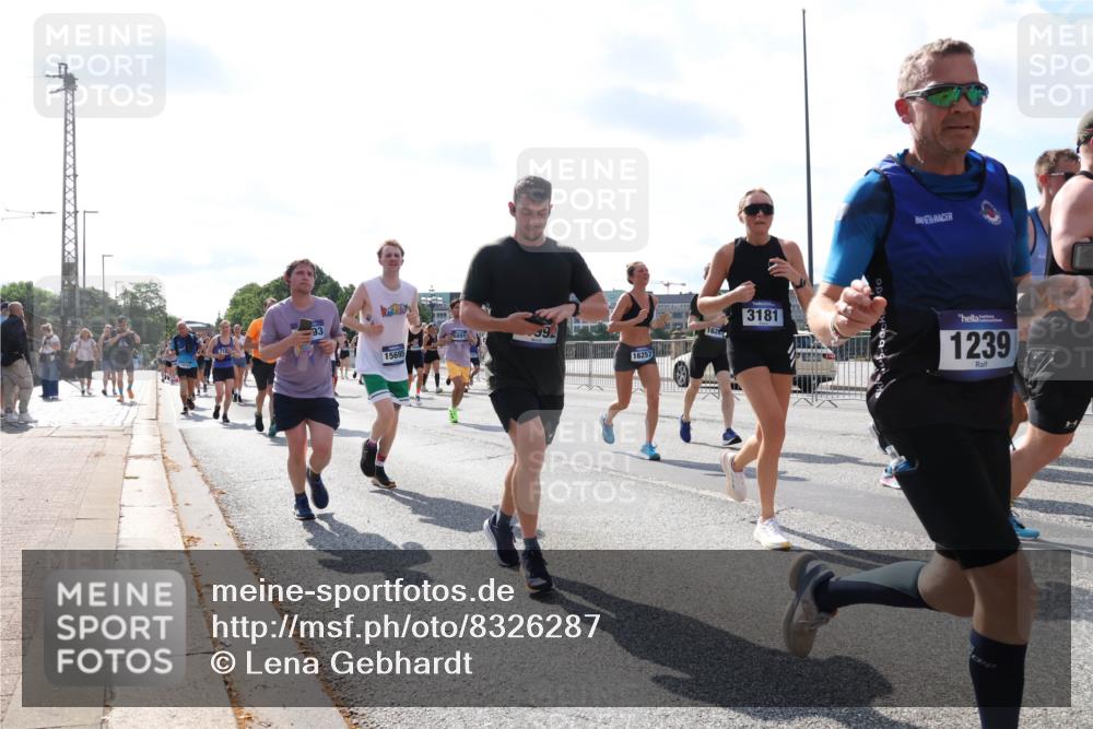 29.06.2025 - hella hamburg halbmarathon Lena Gebhardt http://msf.ph/oto/8326287 29.06.2025 10:00:15 Lombardsbrücke 15695, 6891, 162, 16257, 3181, 1239, 1006, 1019, 1125, 1180, 1239, 1264, 1526, 1544, 1568, 1681, 1834, 1914, 2027, 2086, 2099, 2159, 2346, 2348, 2364, 2426, 2447, 2582, 2584, 2606, 2652, 2676, 2677, 2730, 2910, 2982, 3042, 3177, 3181, 3319, 3400, 3794, 3836, 3861, 3898, 4013, 4231, 4419, 4579, 4594, 4632, 4767, 4772, 4796, 4813, 4940, 4945, 5015, 5134, 5272, 5277, 5341, 5643, 5728, 6082, 6084, 6104, 6174, 6201, 6202, 6220, 6260, 6462, 6470, 6581, 6587 meine-sportfotos.de