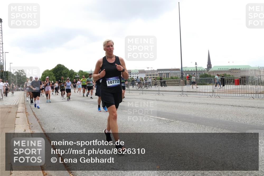29.06.2025 - hella hamburg halbmarathon Lena Gebhardt http://msf.ph/oto/8326310 29.06.2025 10:47:23 Lombardsbrücke 10772, 13431, 1045, 1073, 1185, 1286, 1434, 1463, 1523, 1593, 1607, 1704, 1961, 2148, 2211, 2327, 2407, 2537, 2555, 2556, 2665, 2882, 2981, 2994, 3339, 4037, 4184, 4239, 4325, 4423, 4483, 4806, 4895, 4974, 4975, 5111, 5114, 5621, 5622, 5796, 5895, 5953, 6255, 6256, 6485, 6496, 6879, 6995, 7073, 7403, 7430, 7431, 7630, 7631, 7970, 8105, 8131, 8270, 8486, 8550, 8684, 8706, 8915, 8953, 8967, 9018, 9687, 10991, 11351, 11458, 11730, 11738, 11802 meine-sportfotos.de