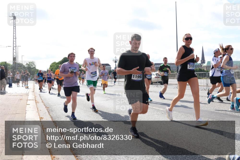 29.06.2025 - hella hamburg halbmarathon Lena Gebhardt http://msf.ph/oto/8326330 29.06.2025 10:00:15 Lombardsbrücke 1880, 13993, 15695, 891, 16261, 11992, 16257, 3181, 2159, 1006, 1019, 1125, 1180, 1239, 1264, 1526, 1544, 1568, 1681, 1834, 1914, 2027, 2086, 2099, 2159, 2346, 2348, 2364, 2426, 2447, 2582, 2584, 2606, 2652, 2676, 2677, 2730, 2910, 2982, 3042, 3177, 3181, 3319, 3400, 3794, 3836, 3861, 3898, 4013, 4231, 4419, 4579, 4594, 4632, 4767, 4772, 4796, 4813, 4940, 4945, 5015, 5134, 5272, 5277, 5341, 5643, 5728, 6082, 6084, 6104, 6174, 6201, 6202, 6220, 6260, 6462, 6470, 6581, 6587 meine-sportfotos.de