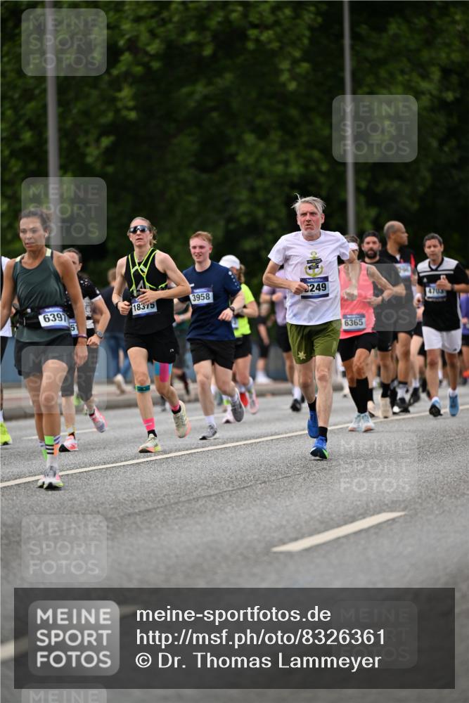 29.06.2025 - hella hamburg halbmarathon Dr. Thomas Lammeyer http://msf.ph/oto/8326361 29.06.2025 10:39:31 Kennedybrücke 1417, 1497, 1821, 1849, 2198, 2265, 2787, 3170, 3958, 4333, 4564, 4696, 4703, 5027, 5793, 6029, 6335, 6365, 6379, 6397, 6471, 6746, 6803, 6859, 7020, 7386, 7733, 8249, 8296, 9342, 9803, 10335, 10358, 10360, 10393, 10652, 11320 meine-sportfotos.de