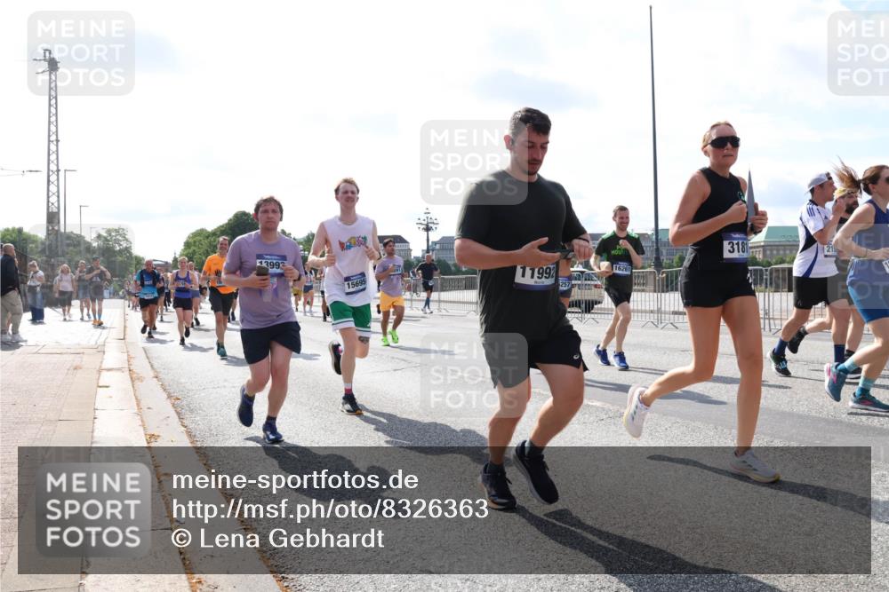 29.06.2025 - hella hamburg halbmarathon Lena Gebhardt http://msf.ph/oto/8326363 29.06.2025 10:00:15 Lombardsbrücke 13993, 11992, 16261, 15695, 257, 3181, 215, 1006, 1019, 1125, 1180, 1239, 1264, 1526, 1544, 1568, 1681, 1834, 1914, 2027, 2086, 2099, 2159, 2346, 2348, 2364, 2426, 2447, 2582, 2584, 2606, 2652, 2676, 2677, 2730, 2910, 2982, 3042, 3177, 3181, 3319, 3400, 3794, 3836, 3861, 3898, 4013, 4231, 4419, 4579, 4594, 4632, 4767, 4772, 4796, 4813, 4940, 4945, 5015, 5134, 5272, 5277, 5341, 5643, 5728, 6082, 6084, 6104, 6174, 6201, 6202, 6220, 6260, 6462, 6470, 6581, 6587 meine-sportfotos.de