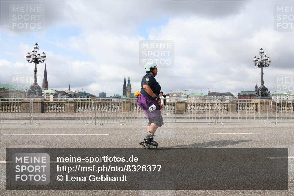 29.06.2025 - hella hamburg halbmarathon Lena Gebhardt http://msf.ph/oto/8326377 29.06.2025 09:08:12 Lombardsbrücke 227 meine-sportfotos.de