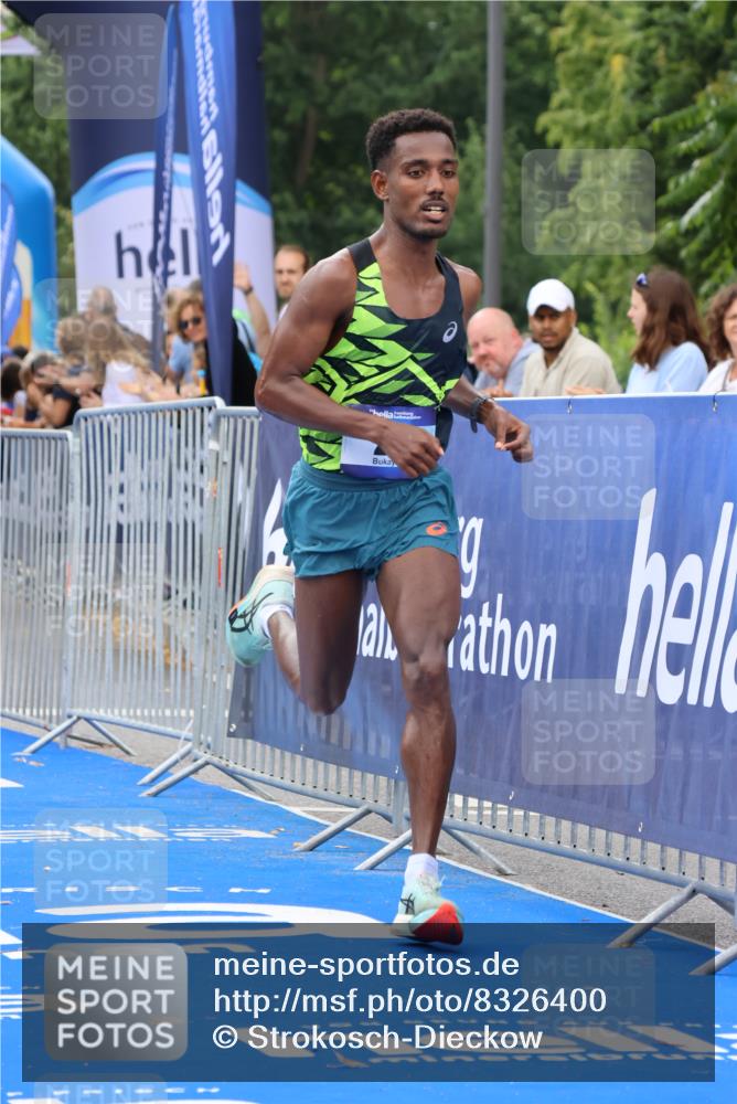29.06.2025 - hella hamburg halbmarathon Strokosch-Dieckow http://msf.ph/oto/8326400 29.06.2025 10:02:32 Ziel 22 meine-sportfotos.de