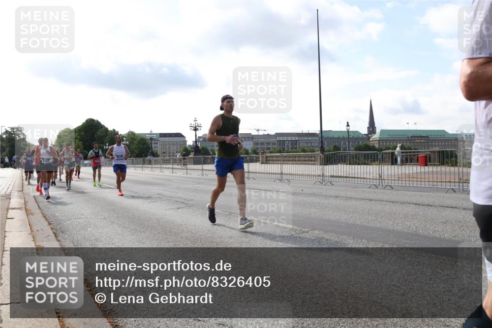 29.06.2025 - hella hamburg halbmarathon Lena Gebhardt http://msf.ph/oto/8326405 29.06.2025 09:48:38 Lombardsbrücke 8571, 1042, 1290, 1385, 1505, 1710, 1743, 2262, 2399, 2767, 3480, 3547, 3959, 4359, 4381, 4860, 5003, 5124, 5307, 5554, 5709, 6829, 6993, 7152, 7154, 7884, 8121, 8571, 8933, 9403, 9643, 10190, 10404, 10738, 10793, 10852, 11620, 11929, 12044, 12051, 12488, 12514, 12916, 13137, 13372, 13483, 13595, 13940, 13975, 14875, 14908, 15931, 15959, 16119 meine-sportfotos.de
