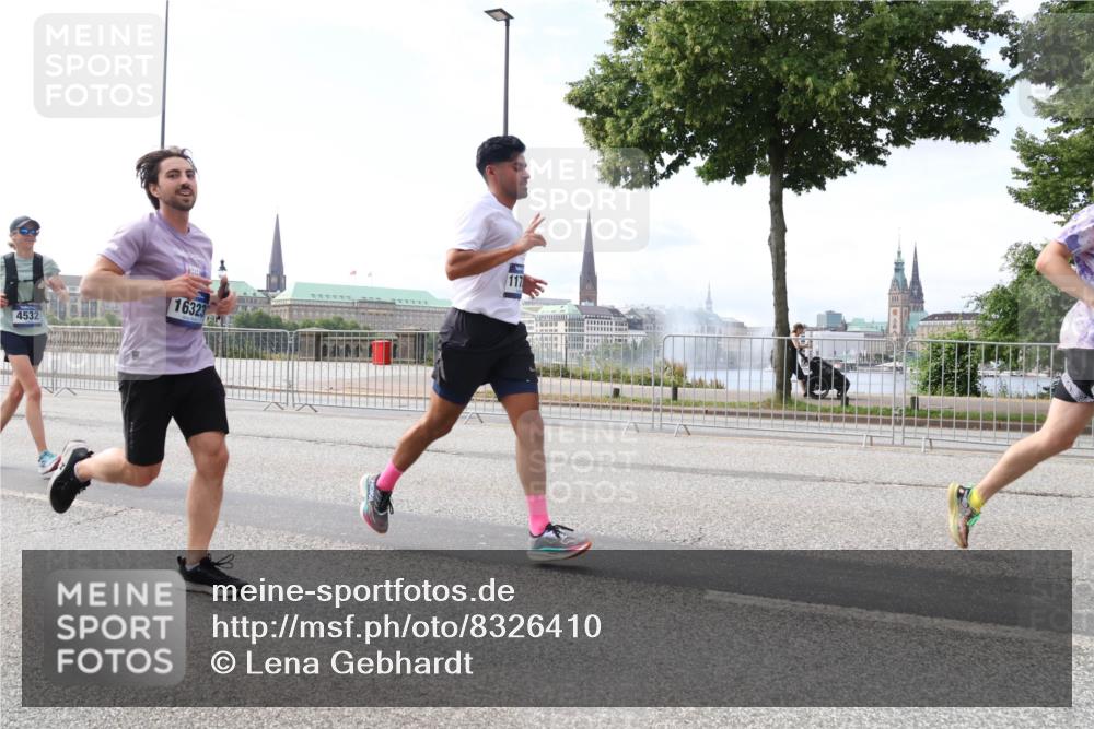 29.06.2025 - hella hamburg halbmarathon Lena Gebhardt http://msf.ph/oto/8326410 29.06.2025 10:12:57 Lombardsbrücke 4532, 16323, 117, 1020, 1051, 1249, 1610, 1785, 1851, 1939, 2531, 2891, 2942, 2963, 2964, 3182, 3248, 4532, 4554, 5150, 5166, 5597, 5598, 6207, 7014, 7873, 7907, 8398, 8405, 8917, 8971, 9141, 10067, 10402, 10581, 11025, 11720, 12456, 13566, 13816, 14404, 14540, 14869, 15012, 15369, 15531, 16030, 16255, 16323, 16437, 16473, 16826, 16911, 17061, 17699, 17988, 17994, 18048, 18178, 18320, 18493, 18530, 18732 meine-sportfotos.de