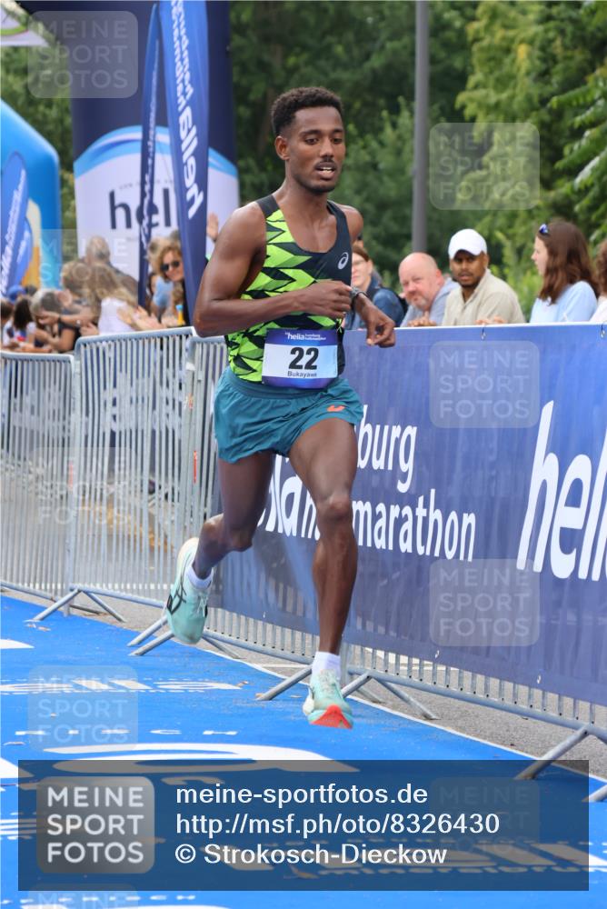 29.06.2025 - hella hamburg halbmarathon Strokosch-Dieckow http://msf.ph/oto/8326430 29.06.2025 10:02:32 Ziel 22 meine-sportfotos.de