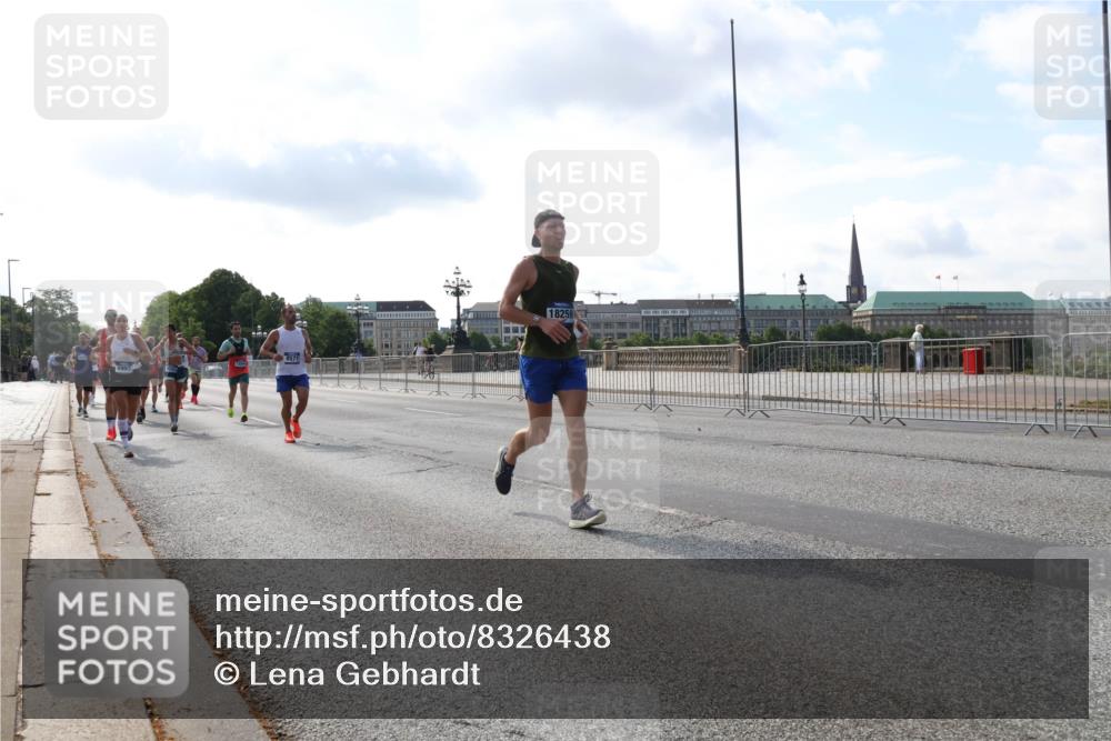 29.06.2025 - hella hamburg halbmarathon Lena Gebhardt http://msf.ph/oto/8326438 29.06.2025 09:48:38 Lombardsbrücke 18259, 1042, 1290, 1385, 1505, 1710, 1743, 2262, 2399, 2767, 3480, 3547, 3959, 4359, 4381, 4860, 5003, 5124, 5307, 5554, 5709, 6829, 6993, 7152, 7154, 7884, 8121, 8571, 8933, 9403, 9643, 10190, 10404, 10738, 10793, 10852, 11620, 11929, 12044, 12051, 12488, 12514, 12916, 13137, 13372, 13483, 13595, 13940, 13975, 14875, 14908, 15931, 15959, 16119 meine-sportfotos.de