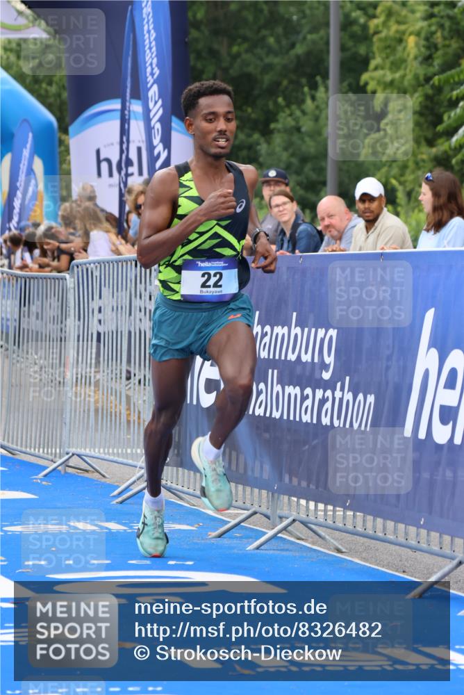 29.06.2025 - hella hamburg halbmarathon Strokosch-Dieckow http://msf.ph/oto/8326482 29.06.2025 10:02:31 Ziel 2, 22 meine-sportfotos.de