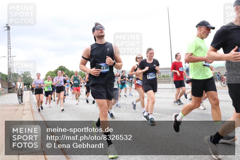 29.06.2025 - hella hamburg halbmarathon Lena Gebhardt http://msf.ph/oto/8326532 29.06.2025 10:57:48 Lombardsbrücke 18457, 10070, 1242, 330, 9318, 17023, 1613, 1123, 1242, 1248, 1265, 1388, 1643, 2015, 2451, 2567, 2900, 3191, 3385, 3388, 3433, 3644, 3750, 3936, 3954, 4059, 4180, 4197, 4429, 4521, 4830, 5117, 5632, 5676, 5736, 5738, 6316, 6337, 6827, 6857, 6916, 7172, 7193, 7556, 7720, 7728, 7977, 7990, 8035, 8159, 8287, 8386, 8474, 8540, 8708, 8713, 8773, 8873, 9059, 9180, 9233, 9318, 9319, 9394, 9398, 9436, 9481, 9496, 9613, 9832 meine-sportfotos.de