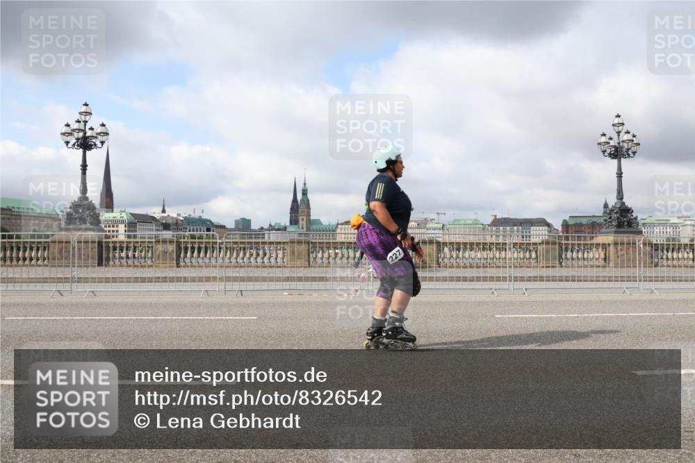 29.06.2025 - hella hamburg halbmarathon Lena Gebhardt http://msf.ph/oto/8326542 29.06.2025 09:08:12 Lombardsbrücke 227 meine-sportfotos.de