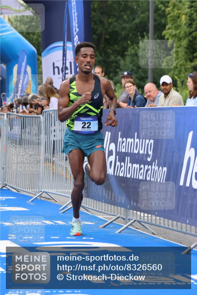 29.06.2025 - hella hamburg halbmarathon Strokosch-Dieckow http://msf.ph/oto/8326560 29.06.2025 10:02:31 Ziel 2, 22 meine-sportfotos.de