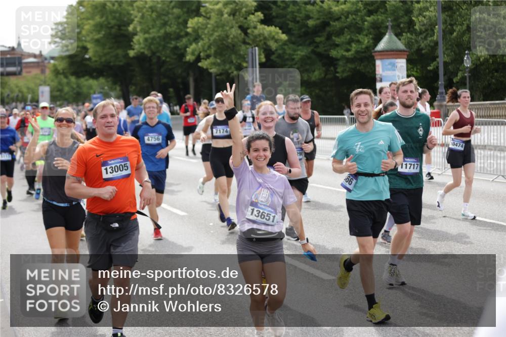 29.06.2025 - hella hamburg halbmarathon Jannik Wohlers http://msf.ph/oto/8326578 29.06.2025 10:39:51 Lombardsbrücke 1018, 1037, 1291, 1691, 2019, 2109, 2254, 2515, 2572, 2866, 2888, 3237, 3295, 3515, 3607, 3808, 3810, 4173, 4271, 4471, 4756, 5113, 5263, 5351, 5352, 5975, 6097, 6363, 6463, 6548, 6673, 6750, 6866, 6876, 6890, 6920, 7108, 7174, 7675, 7850, 8307, 8815, 9187, 10474, 10806, 10818, 10953, 11176, 11188, 11653, 11717, 11970, 11973, 12364, 12444, 12501, 12760, 13005, 13030, 13069, 13290, 13410, 13466, 13577, 13651, 14851, 15549, 15927, 16681, 17318, 18101 meine-sportfotos.de