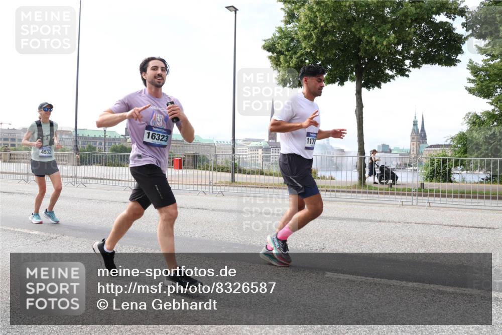 29.06.2025 - hella hamburg halbmarathon Lena Gebhardt http://msf.ph/oto/8326587 29.06.2025 10:12:57 Lombardsbrücke 4532, 16323, 1172, 1020, 1051, 1249, 1610, 1785, 1851, 1939, 2531, 2891, 2942, 2963, 2964, 3182, 3248, 4532, 4554, 5150, 5166, 5597, 5598, 6207, 7014, 7873, 7907, 8398, 8405, 8917, 8971, 9141, 10067, 10402, 10581, 11025, 11720, 12456, 13566, 13816, 14404, 14540, 14869, 15012, 15369, 15531, 16030, 16255, 16323, 16437, 16473, 16826, 16911, 17061, 17699, 17988, 17994, 18048, 18178, 18320, 18493, 18530, 18732 meine-sportfotos.de