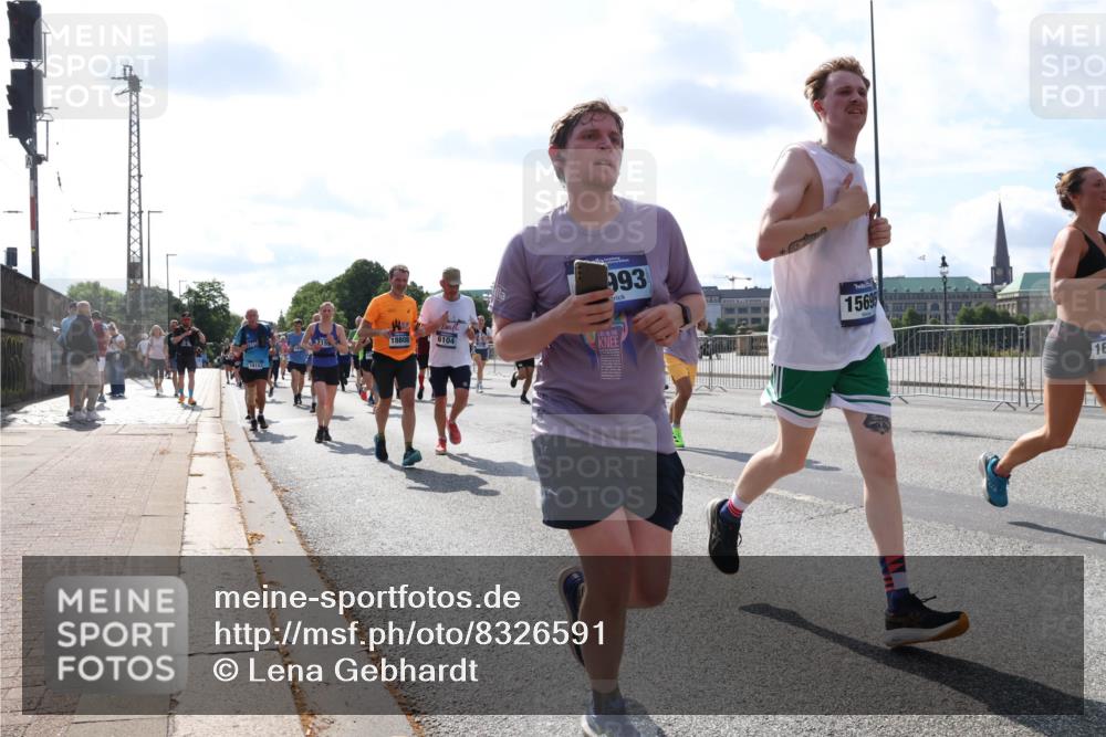 29.06.2025 - hella hamburg halbmarathon Lena Gebhardt http://msf.ph/oto/8326591 29.06.2025 10:00:16 Lombardsbrücke 18808, 6104, 993, 15695, 16, 1006, 1019, 1125, 1180, 1239, 1264, 1526, 1544, 1568, 1681, 1834, 1914, 2027, 2086, 2099, 2159, 2346, 2348, 2364, 2426, 2447, 2582, 2584, 2606, 2652, 2676, 2677, 2730, 2910, 2982, 3042, 3177, 3181, 3319, 3400, 3794, 3836, 3861, 3898, 4013, 4231, 4419, 4579, 4594, 4632, 4767, 4772, 4796, 4813, 4940, 4945, 5015, 5134, 5272, 5277, 5341, 5643, 5728, 6082, 6084, 6104, 6174, 6201, 6202, 6220, 6260, 6462, 6470, 6581, 6587 meine-sportfotos.de