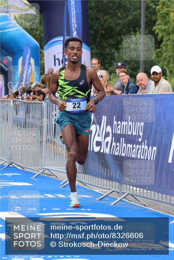 29.06.2025 - hella hamburg halbmarathon Strokosch-Dieckow http://msf.ph/oto/8326606 29.06.2025 10:02:31 Ziel 2, 22 meine-sportfotos.de