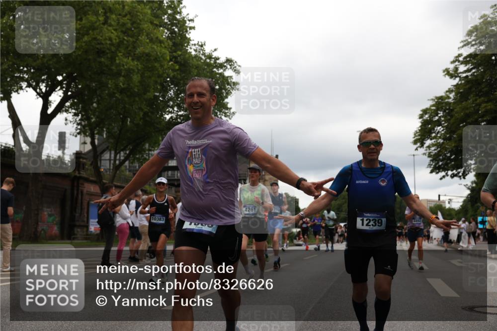 29.06.2025 - hella hamburg halbmarathon Yannick Fuchs http://msf.ph/oto/8326626 29.06.2025 10:51:32 20KM 1200, 1239, 1563, 1715, 1719, 1972, 2236, 2606, 2652, 2759, 2806, 2883, 3141, 3575, 4261, 4579, 5015, 5134, 5391, 5457, 5458, 6281, 6302, 6720, 6892, 7159, 7833, 8744, 9450, 10383, 10408, 10599, 12144, 12509, 12773, 12774, 13376, 13664, 14737, 14951, 15090, 15189, 15220, 15229, 15349, 15664, 16418, 16517, 17455, 17543, 17758, 18508 meine-sportfotos.de