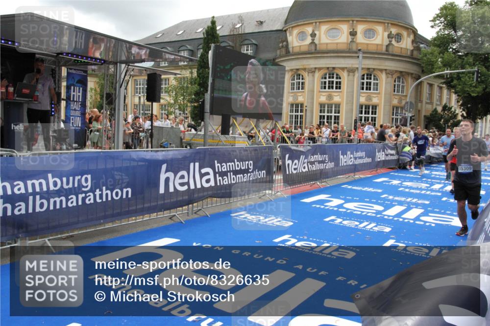 29.06.2025 - hella hamburg halbmarathon Michael Strokosch http://msf.ph/oto/8326635 29.06.2025 10:48:56 Ziel 1892, 3213, 7067, 9661, 12421, 12534, 13009, 13976, 15309, 16653, 17007, 18873 meine-sportfotos.de