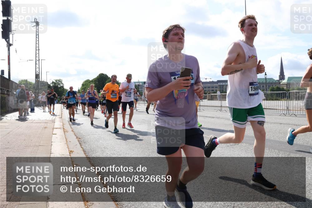 29.06.2025 - hella hamburg halbmarathon Lena Gebhardt http://msf.ph/oto/8326659 29.06.2025 10:00:16 Lombardsbrücke 18808, 6104, 1915, 1569, 1006, 1019, 1125, 1180, 1239, 1264, 1526, 1544, 1568, 1681, 1834, 1914, 2027, 2086, 2099, 2159, 2346, 2348, 2364, 2426, 2447, 2582, 2584, 2606, 2652, 2676, 2677, 2730, 2910, 2982, 3042, 3177, 3181, 3319, 3400, 3794, 3836, 3861, 3898, 4013, 4231, 4419, 4579, 4594, 4632, 4767, 4772, 4796, 4813, 4940, 4945, 5015, 5134, 5272, 5277, 5341, 5643, 5728, 6082, 6084, 6104, 6174, 6201, 6202, 6220, 6260, 6462, 6470, 6581, 6587 meine-sportfotos.de