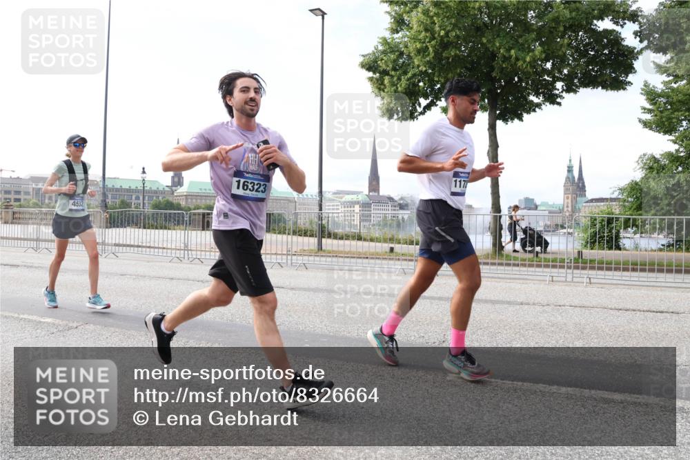 29.06.2025 - hella hamburg halbmarathon Lena Gebhardt http://msf.ph/oto/8326664 29.06.2025 10:12:57 Lombardsbrücke 4532, 16323, 1172, 1020, 1051, 1249, 1610, 1785, 1851, 1939, 2531, 2891, 2942, 2963, 2964, 3182, 3248, 4532, 4554, 5150, 5166, 5597, 5598, 6207, 7014, 7873, 7907, 8398, 8405, 8917, 8971, 9141, 10067, 10402, 10581, 11025, 11720, 12456, 13566, 13816, 14404, 14540, 14869, 15012, 15369, 15531, 16030, 16255, 16323, 16437, 16473, 16826, 16911, 17061, 17699, 17988, 17994, 18048, 18178, 18320, 18493, 18530, 18732 meine-sportfotos.de
