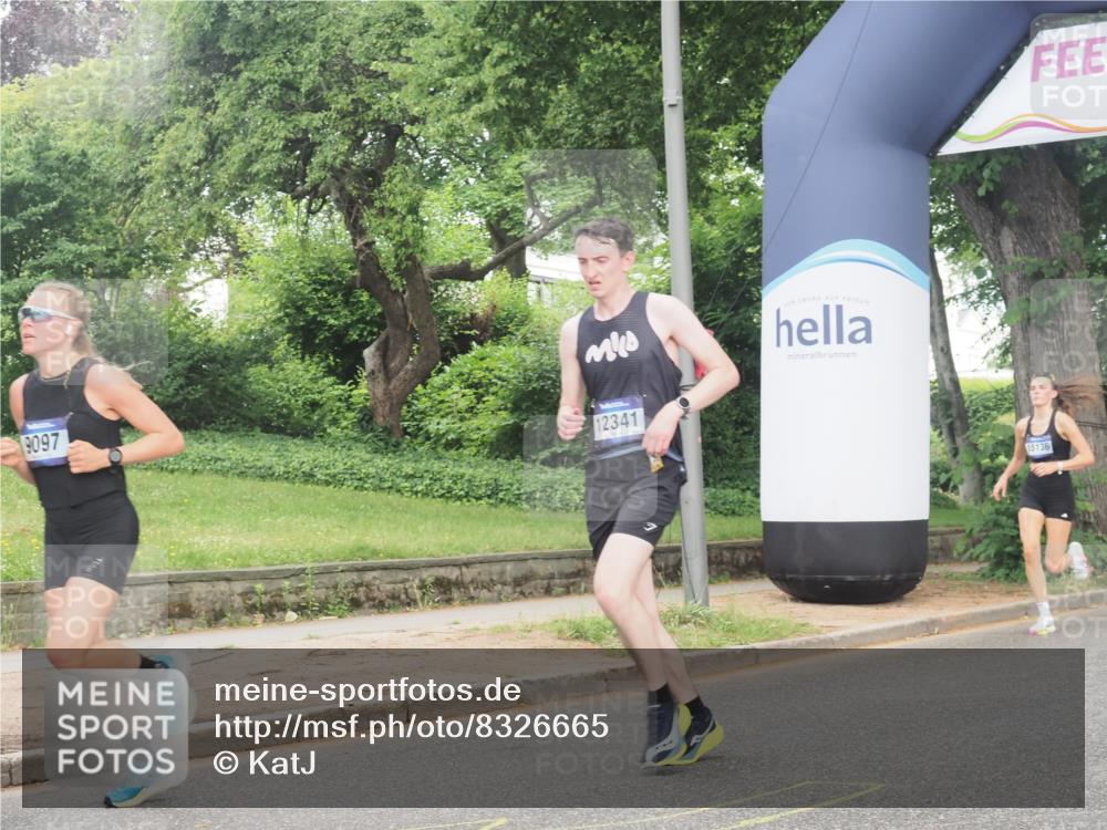 29.06.2025 - hella hamburg halbmarathon KatJ http://msf.ph/oto/8326665 29.06.2025 10:17:05 Zwischen KM18-KM19  meine-sportfotos.de