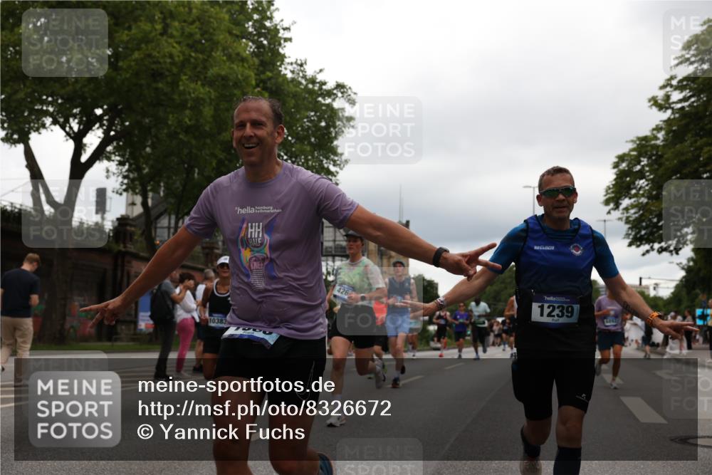 29.06.2025 - hella hamburg halbmarathon Yannick Fuchs http://msf.ph/oto/8326672 29.06.2025 10:51:33 20KM 1200, 1239, 1563, 1715, 1719, 1972, 2236, 2606, 2652, 2759, 2806, 2883, 3141, 3575, 4261, 4579, 5015, 5134, 5391, 5457, 5458, 6281, 6302, 6531, 6720, 6892, 7159, 7833, 8744, 9450, 10383, 10408, 10599, 12144, 12509, 12773, 12774, 13376, 13664, 14737, 15090, 15189, 15229, 15349, 15664, 16418, 16517, 17455, 17543, 17758, 18508 meine-sportfotos.de
