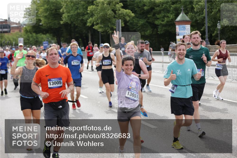 29.06.2025 - hella hamburg halbmarathon Jannik Wohlers http://msf.ph/oto/8326683 29.06.2025 10:39:51 Lombardsbrücke 1018, 1037, 1291, 1691, 2019, 2109, 2254, 2515, 2572, 2866, 2888, 3237, 3295, 3515, 3607, 3808, 3810, 4173, 4271, 4471, 4756, 5113, 5263, 5351, 5352, 5975, 6097, 6363, 6463, 6548, 6673, 6750, 6866, 6876, 6890, 6920, 7108, 7174, 7675, 7850, 8307, 8815, 9187, 10474, 10806, 10818, 10953, 11176, 11188, 11653, 11717, 11970, 11973, 12364, 12444, 12501, 12760, 13005, 13030, 13069, 13290, 13410, 13466, 13577, 13651, 14851, 15549, 15927, 16681, 17318, 18101 meine-sportfotos.de