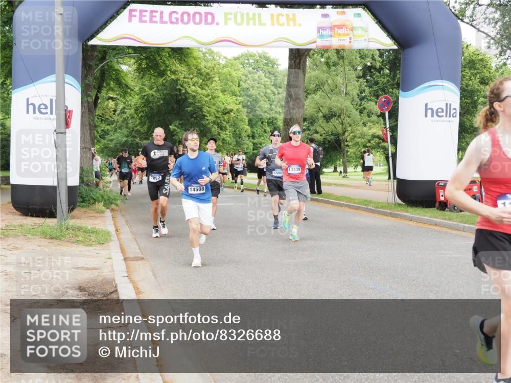 29.06.2025 - hella hamburg halbmarathon MichiJ http://msf.ph/oto/8326688 29.06.2025 10:37:48 Zwischen KM18-KM19 1094, 1321, 4033, 4127, 4816, 5115, 8572, 10189, 11339, 11455, 12733, 13008, 13282, 15392, 16843, 16887, 17282, 18499 meine-sportfotos.de
