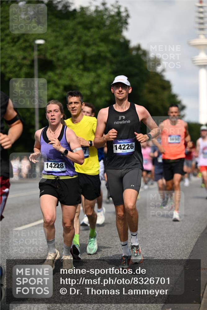 29.06.2025 - hella hamburg halbmarathon Dr. Thomas Lammeyer http://msf.ph/oto/8326701 29.06.2025 09:55:42 Kennedybrücke 1057, 1312, 1353, 1569, 1763, 2880, 3437, 3618, 3697, 4565, 4871, 5014, 5047, 5129, 5231, 5336, 5690, 5987, 6700, 6711, 6770, 7185, 7710, 8074, 8564, 8900, 9358, 9547, 9659, 10691, 10978, 11021, 11062 meine-sportfotos.de