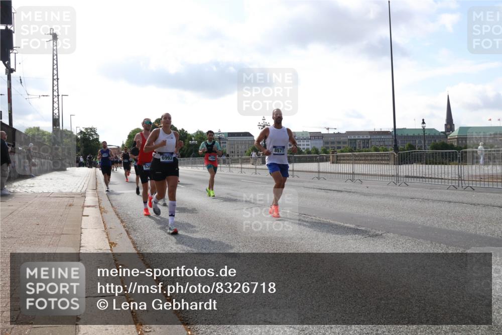 29.06.2025 - hella hamburg halbmarathon Lena Gebhardt http://msf.ph/oto/8326718 29.06.2025 09:48:40 Lombardsbrücke 530, 6993, 8571, 1042, 1290, 1505, 1710, 2262, 2399, 2767, 3480, 3547, 3959, 4062, 4359, 4381, 4860, 5003, 5124, 5307, 5554, 5709, 6829, 6993, 7152, 7154, 7482, 7884, 8002, 8121, 8571, 8933, 9403, 9643, 10190, 10404, 10738, 10793, 10852, 11929, 12044, 12051, 12488, 12514, 12916, 13137, 13372, 13483, 13595, 13940, 13975, 14875, 14908, 15931, 15959, 16119 meine-sportfotos.de