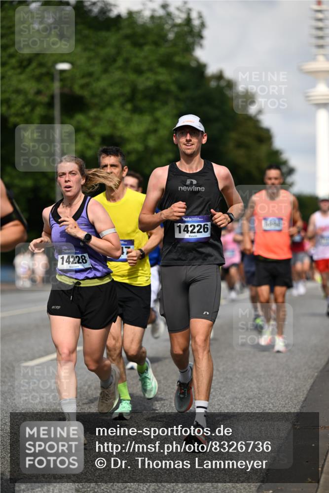 29.06.2025 - hella hamburg halbmarathon Dr. Thomas Lammeyer http://msf.ph/oto/8326736 29.06.2025 09:55:42 Kennedybrücke 1057, 1312, 1353, 1569, 1763, 2880, 3437, 3618, 3697, 4565, 4871, 5014, 5047, 5129, 5231, 5336, 5690, 5987, 6700, 6711, 6770, 7185, 7710, 8074, 8564, 8900, 9358, 9547, 9659, 10691, 10978, 11021, 11062 meine-sportfotos.de