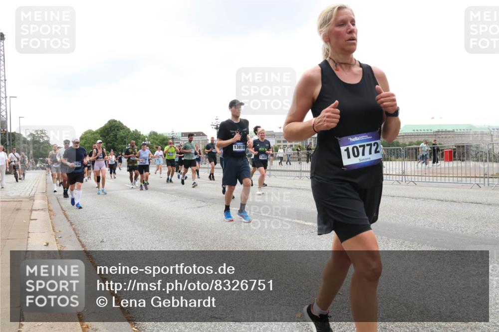 29.06.2025 - hella hamburg halbmarathon Lena Gebhardt http://msf.ph/oto/8326751 29.06.2025 10:47:24 Lombardsbrücke 2630, 13819, 13431, 10772, 1045, 1073, 1185, 1286, 1434, 1463, 1523, 1593, 1607, 1704, 1961, 2148, 2327, 2407, 2537, 2555, 2556, 2665, 2704, 2882, 2994, 3339, 4037, 4184, 4239, 4325, 4423, 4483, 4806, 4895, 4974, 4975, 5111, 5114, 5621, 5622, 5796, 5895, 5953, 6255, 6256, 6485, 6496, 6879, 6995, 7073, 7403, 7430, 7431, 7630, 7631, 7970, 8105, 8131, 8270, 8550, 8684, 8706, 8915, 8953, 8967, 9018, 9687, 10991, 11351, 11458, 11730, 11738, 11802 meine-sportfotos.de