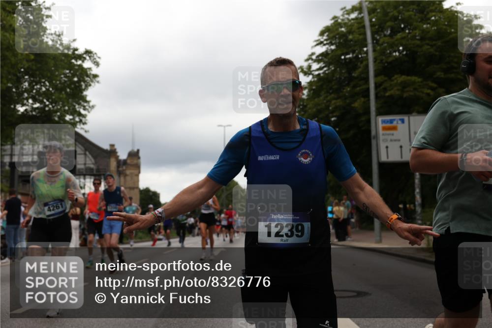 29.06.2025 - hella hamburg halbmarathon Yannick Fuchs http://msf.ph/oto/8326776 29.06.2025 10:51:33 20KM 1200, 1239, 1563, 1715, 1719, 1972, 2236, 2606, 2652, 2759, 2806, 2883, 3141, 3575, 4261, 4579, 5015, 5134, 5391, 5457, 5458, 6281, 6302, 6531, 6720, 6892, 7159, 7833, 8744, 9450, 10383, 10408, 10599, 12144, 12509, 12773, 12774, 13376, 13664, 14737, 15090, 15189, 15229, 15349, 15664, 16418, 16517, 17455, 17543, 17758, 18508 meine-sportfotos.de