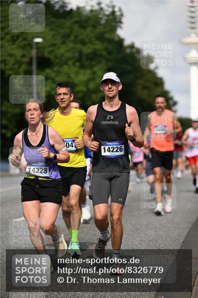 29.06.2025 - hella hamburg halbmarathon Dr. Thomas Lammeyer http://msf.ph/oto/8326779 29.06.2025 09:55:42 Kennedybrücke 1057, 1312, 1353, 1569, 1763, 2880, 3437, 3618, 3697, 4565, 4871, 5014, 5047, 5129, 5231, 5336, 5690, 5987, 6700, 6711, 6770, 7185, 7710, 8074, 8564, 8900, 9358, 9547, 9659, 10691, 10978, 11021, 11062 meine-sportfotos.de