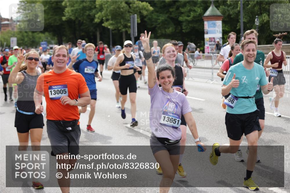 29.06.2025 - hella hamburg halbmarathon Jannik Wohlers http://msf.ph/oto/8326830 29.06.2025 10:39:51 Lombardsbrücke 1018, 1037, 1291, 1691, 2019, 2109, 2254, 2515, 2572, 2866, 2888, 3237, 3295, 3515, 3607, 3808, 3810, 4173, 4271, 4471, 4756, 5113, 5263, 5351, 5352, 5975, 6097, 6363, 6463, 6548, 6673, 6750, 6866, 6876, 6890, 6920, 7108, 7174, 7675, 7850, 8307, 8815, 9187, 10474, 10806, 10818, 10953, 11176, 11188, 11653, 11717, 11970, 11973, 12364, 12444, 12501, 12760, 13005, 13030, 13069, 13290, 13410, 13466, 13577, 13651, 14851, 15549, 15927, 16681, 17318, 18101 meine-sportfotos.de